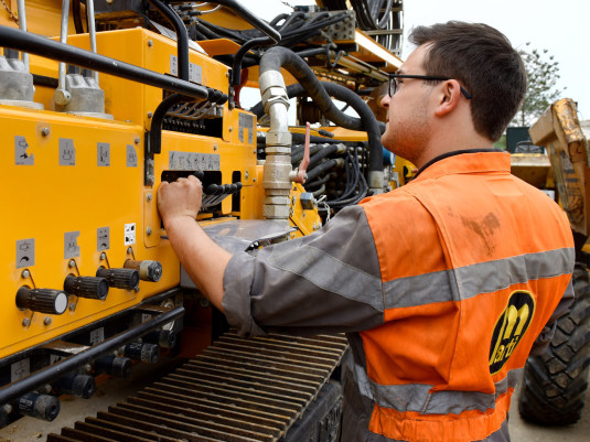 Baumaschinenmechaniker*in EFZ