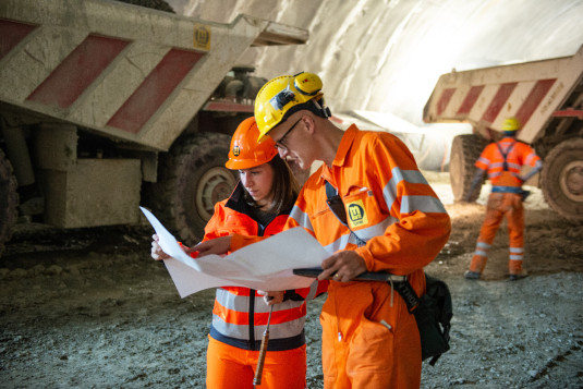 Geologie – Besprechung im Tunnel