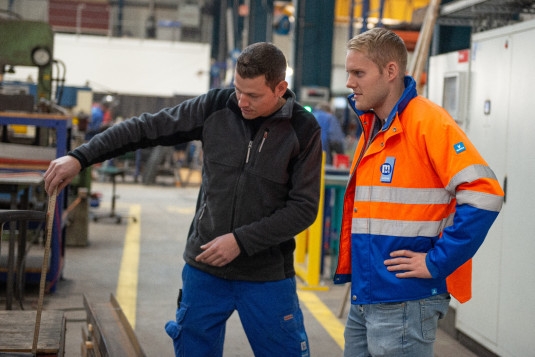 ingénieur en mécanique - rencontre dans l'atelier