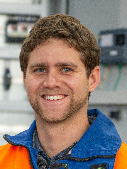 Pascal Schori, Ingénieur électricien